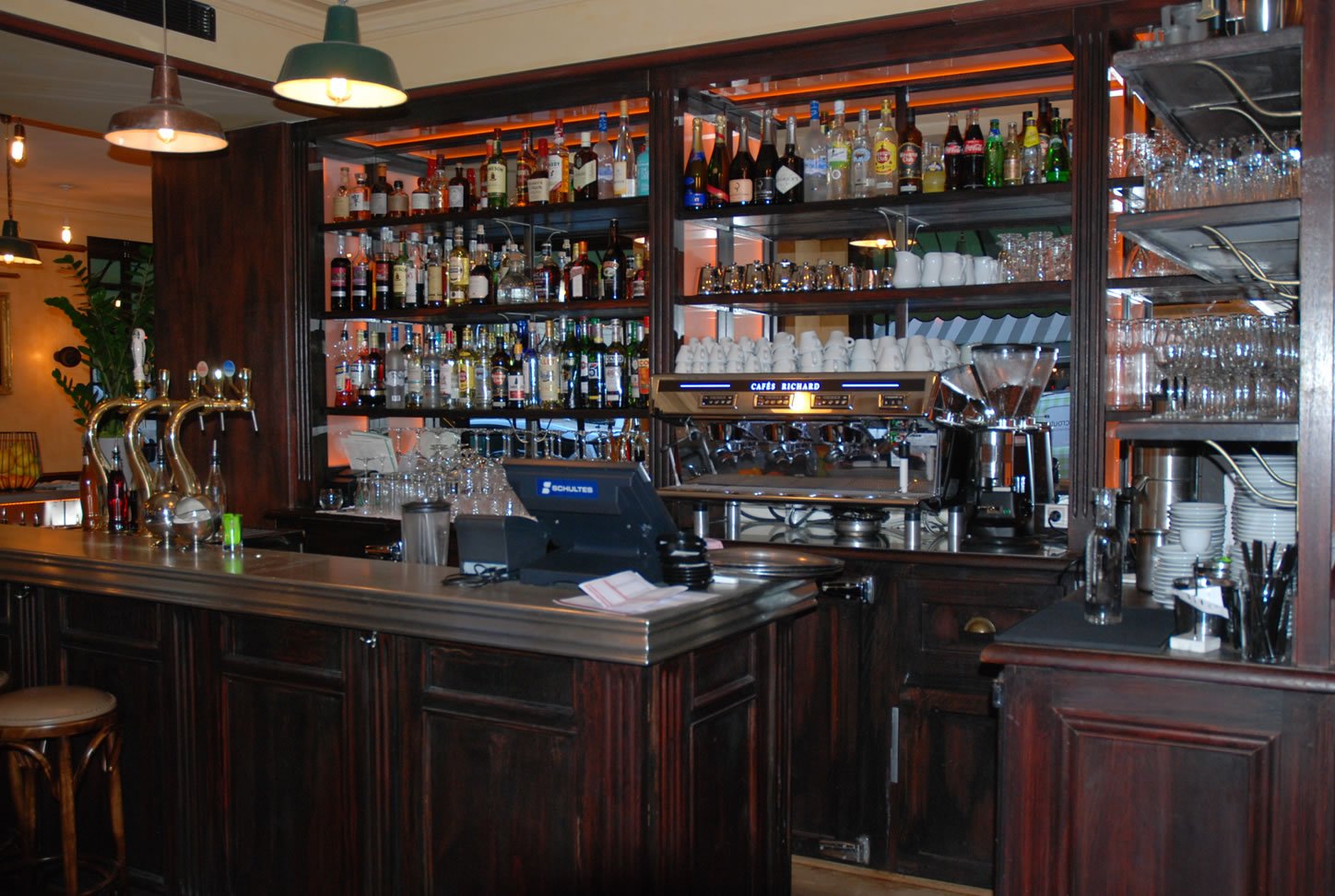  Arrière bar et emplacement machine à café